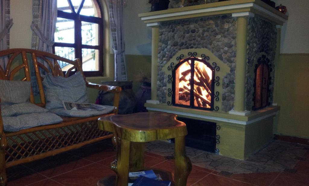 Hostal Curinan Отавало Екстер'єр фото