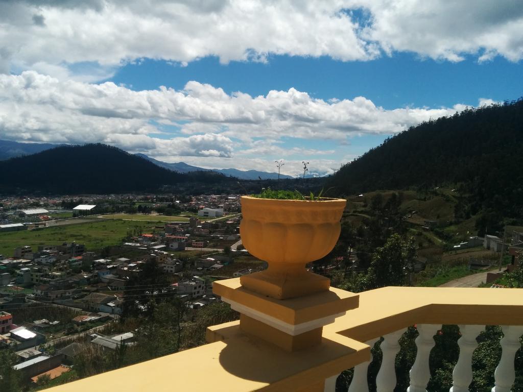 Hostal Curinan Отавало Екстер'єр фото